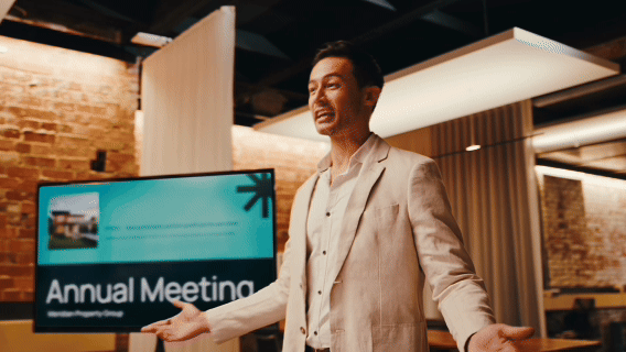 KiWear controlling a presentation screen with air gestures
